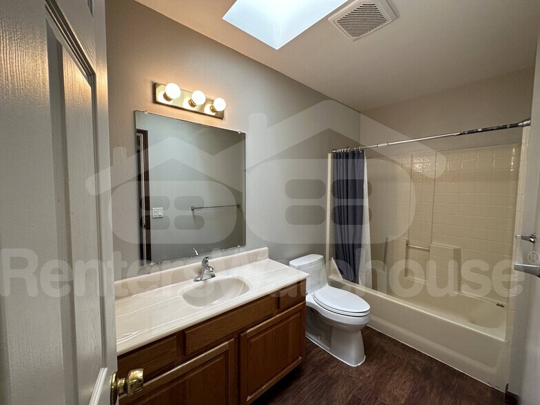 Building Photo - 3314 Holly Terrace S