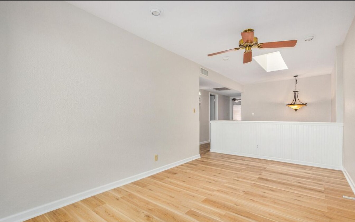 Building Photo - 4482 W Palmaire Ave