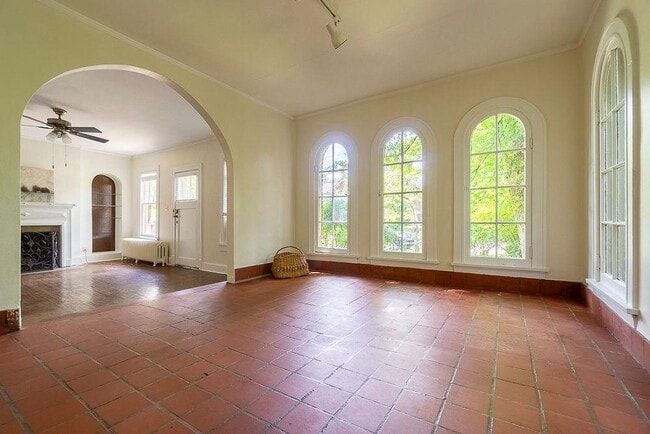 Building Photo - 343 N McLean Blvd
