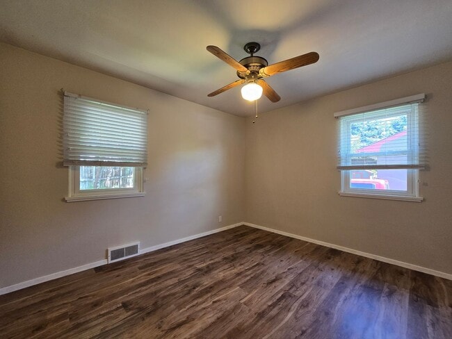 Building Photo - Spacious 4 Bedroom Home with Solar Panels, Fully Fenced Yard on Rimrock Rd