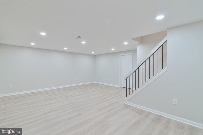 Building Photo - 8748 Ridge Hollow Ct