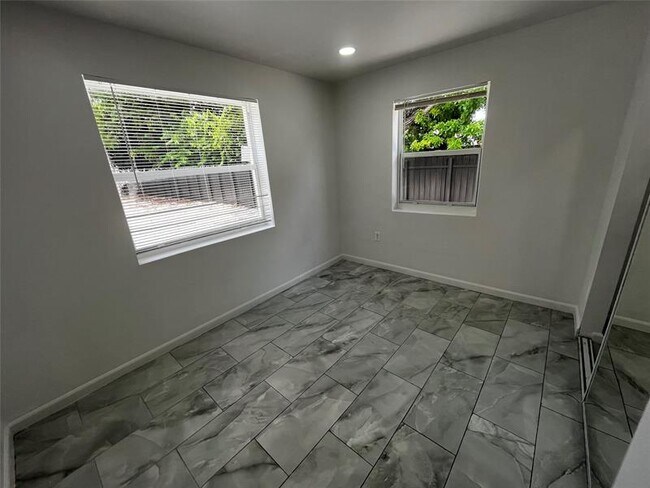 Building Photo - 136 NE 60th St