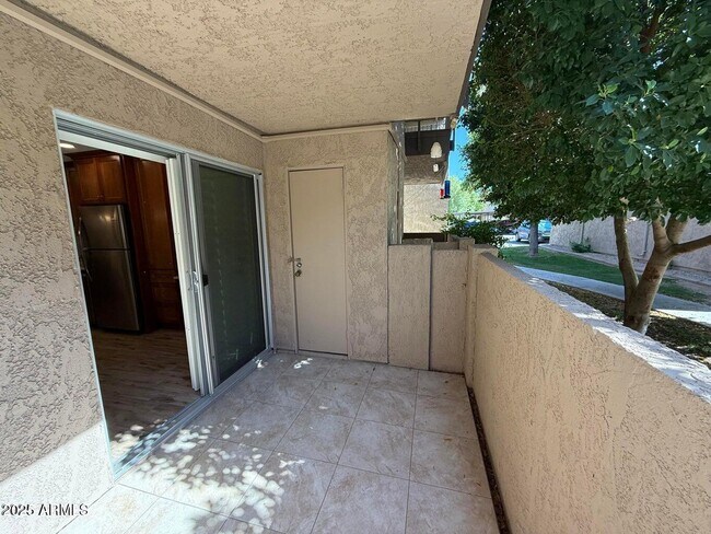 Building Photo - 5525 E Thomas Rd