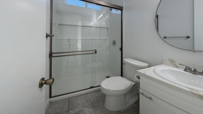 Building Photo - 228 Janan Ct