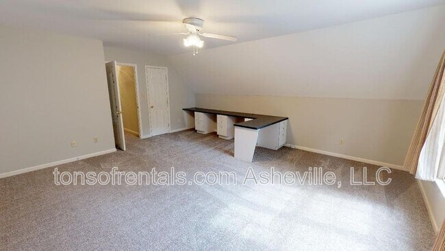 Building Photo - 15 Collenwood Rd