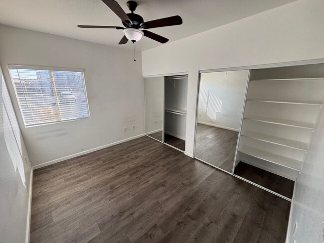 Building Photo - Modern 2bed/1.5bath  Condo nestled in a great area!