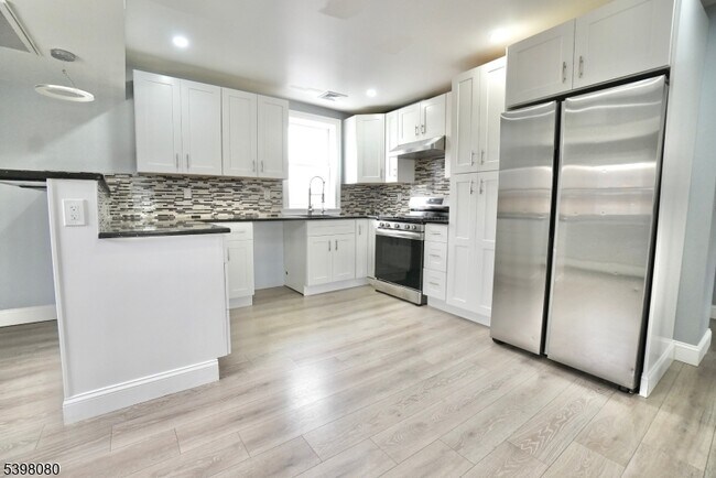 Building Photo - 60 Sidney St