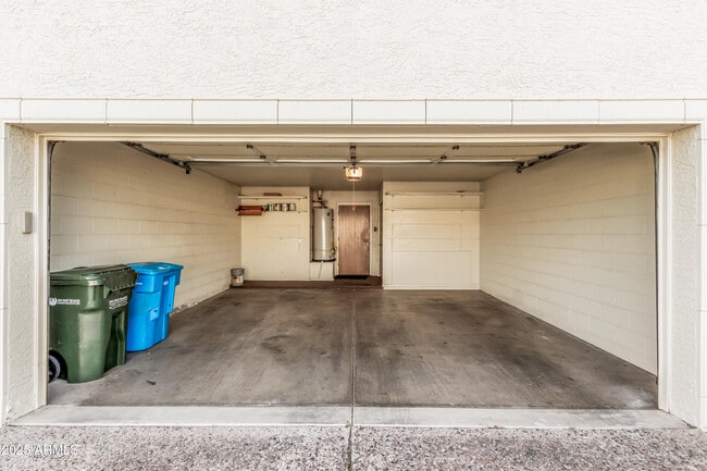 Building Photo - 625 E Northview Ave