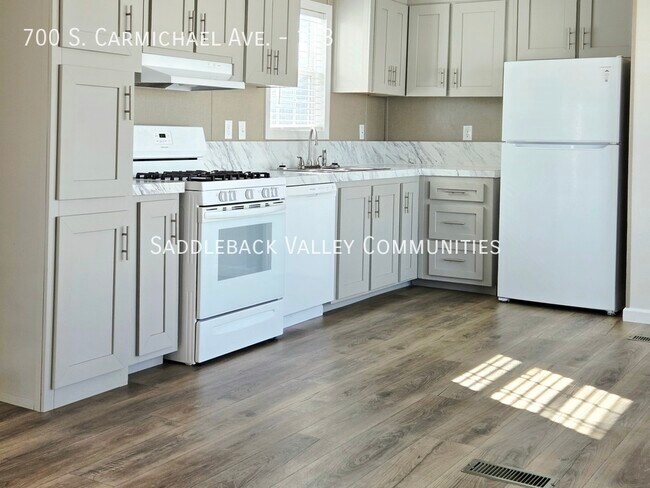 Building Photo - 700 S Carmichael Ave