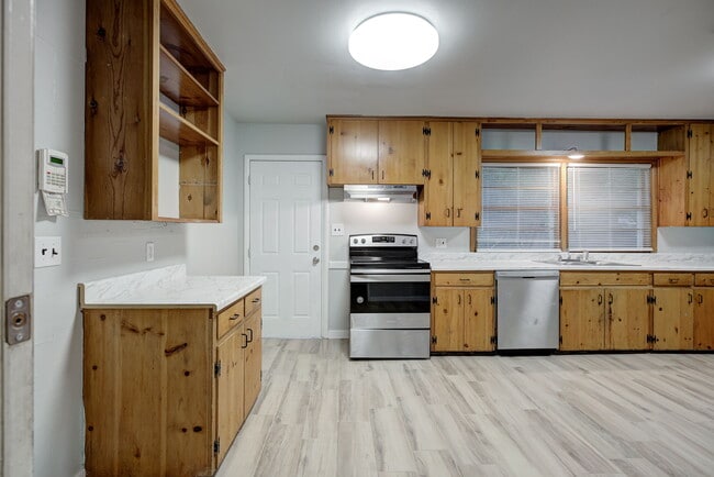Building Photo - 1641 Marian Dr