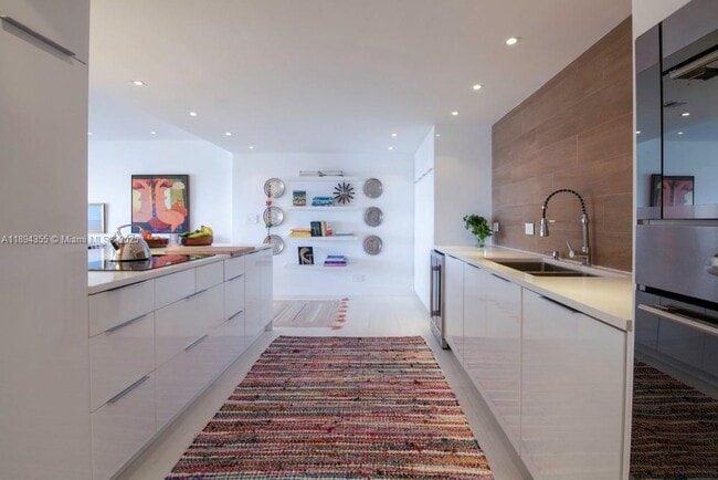 Building Photo - 1800 NE 114th St