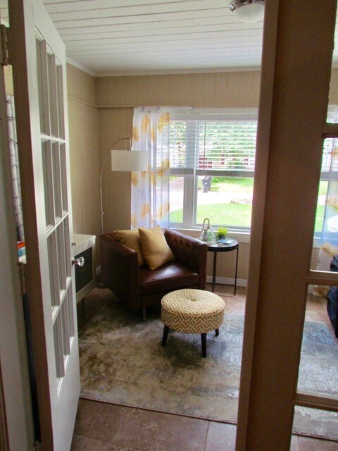 Building Photo - 1709 Gardenia Dr