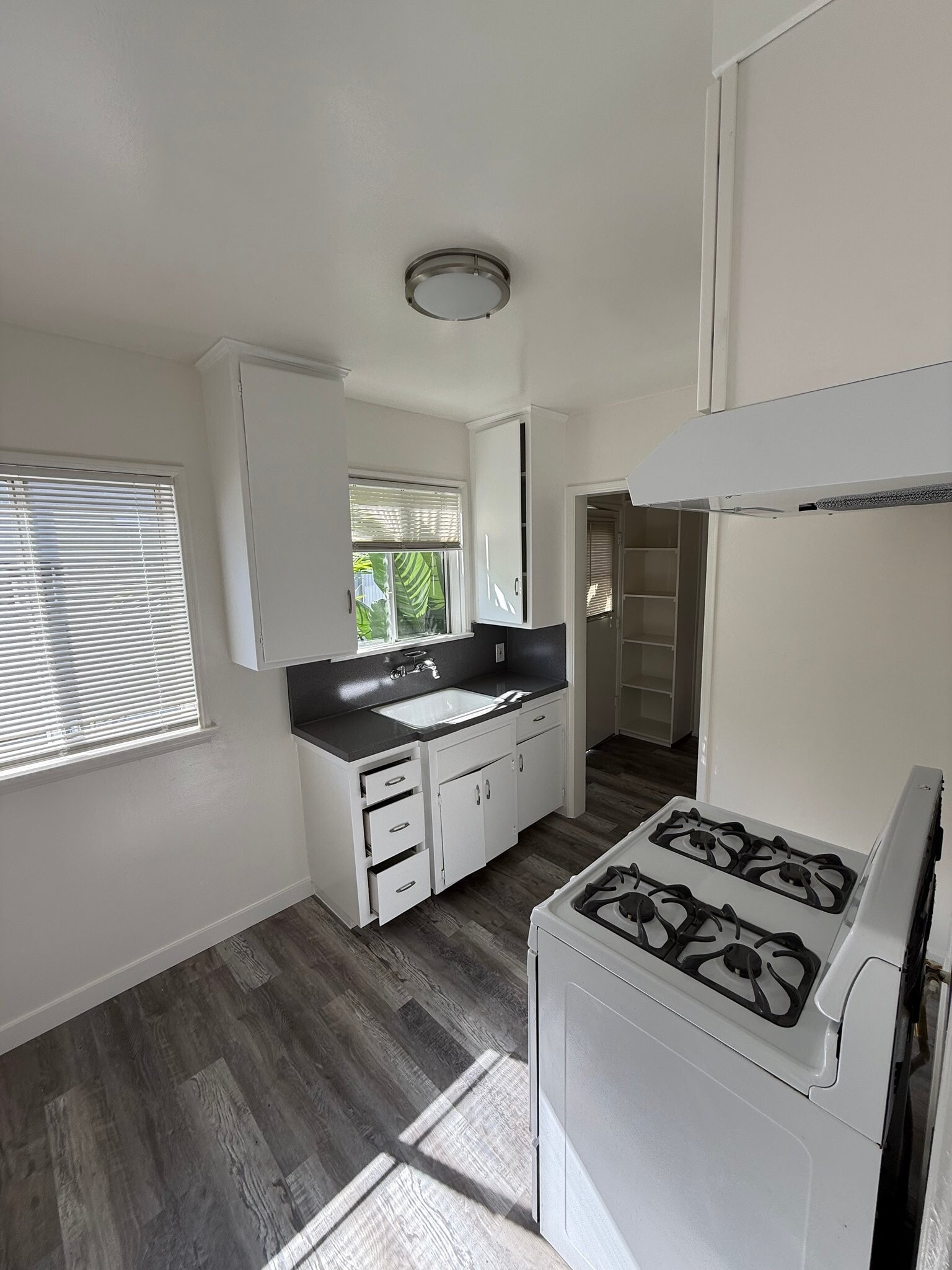 Building Photo - 1009 E Garfield Ave