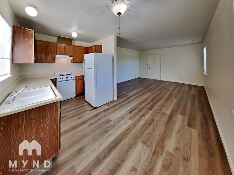 Building Photo - 540 Monroe St