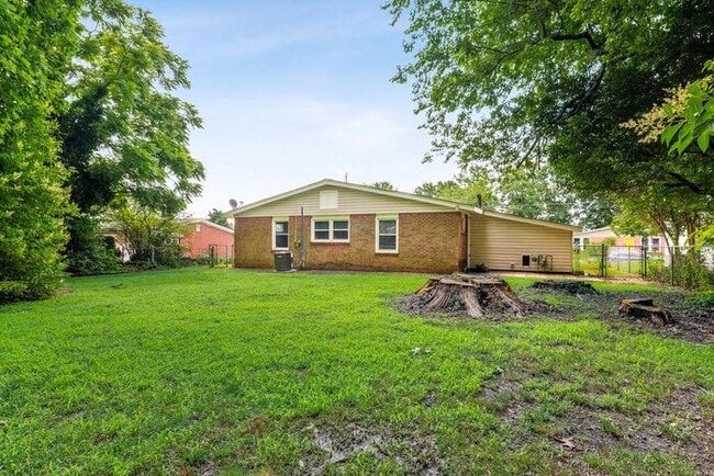 Building Photo - NE – Desirable Neighborhood, Brick Home, W...