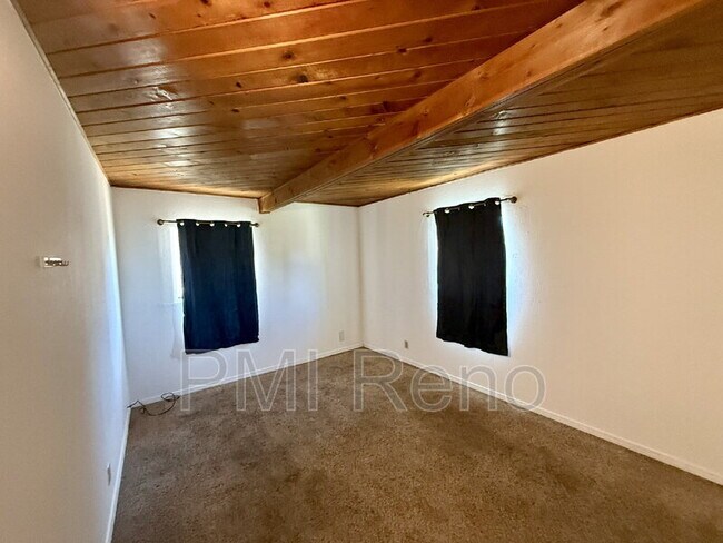 Building Photo - 335 Denslowe Dr