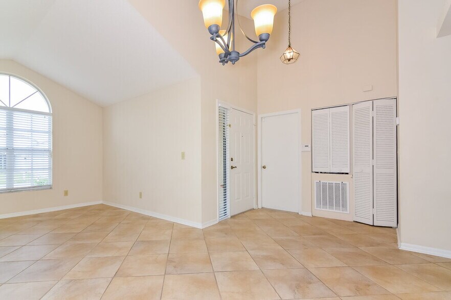 Building Photo - 8719 Exposition Dr