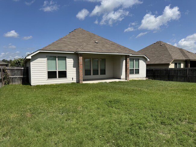Building Photo - 5611 Markham Dr