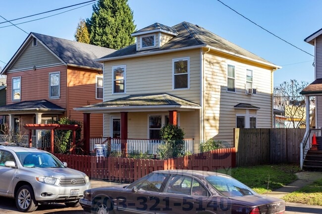 Building Photo - Charming 3 Bedroom Craftsman - Located near Mississippi Avenue!