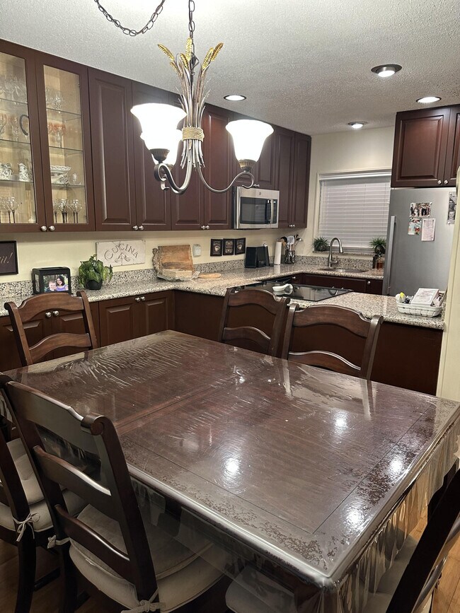 Building Photo - 650 Snug Harbor Dr