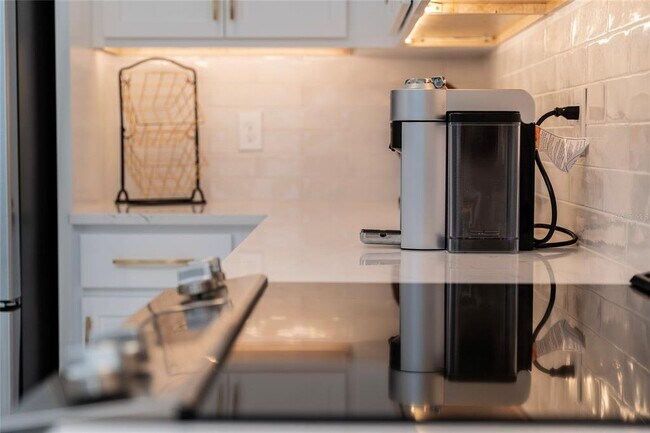 Building Photo - 16001 Grafton Wy