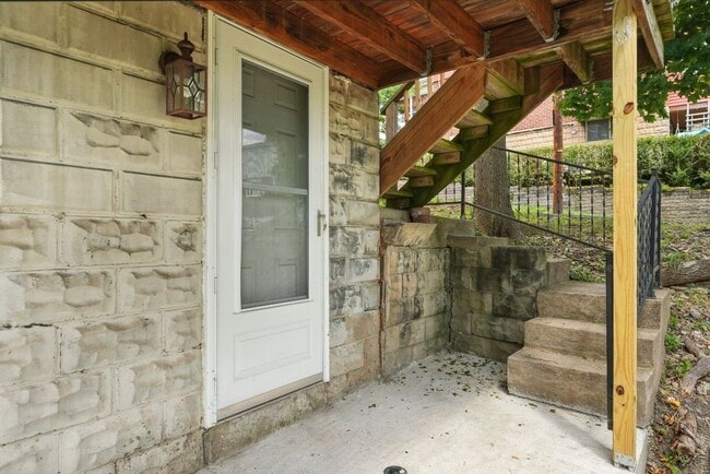 Building Photo - 3229 Beacon Hill Ave