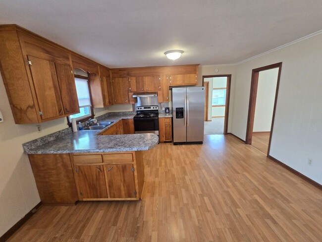 Building Photo - NEWLY REMODELED 3 BEDROOM HOUSE