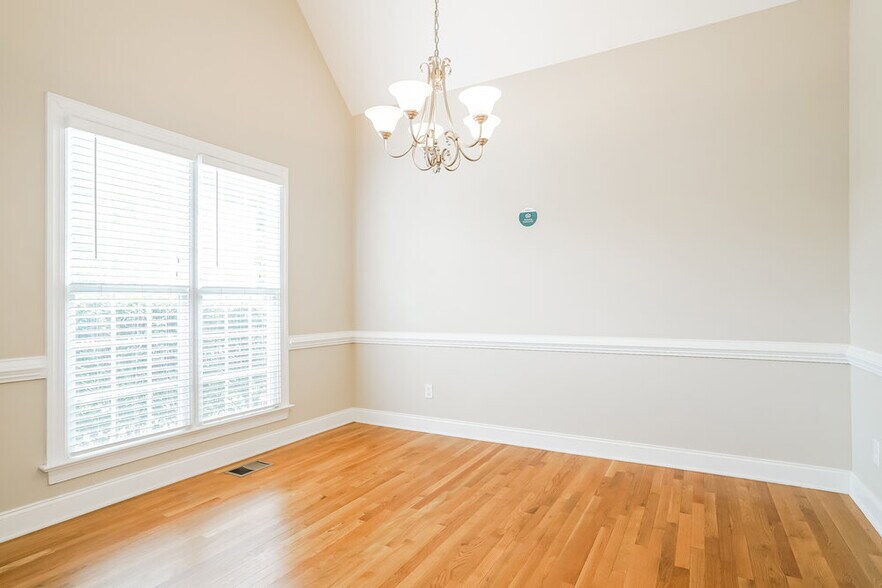 Building Photo - 429 Longbourn Dr