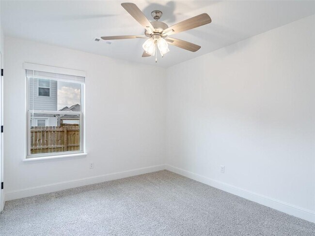Building Photo - 2091 Bluestem Dr