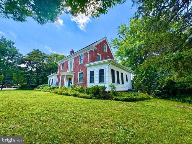 Building Photo - 7538 Morningside Dr NW