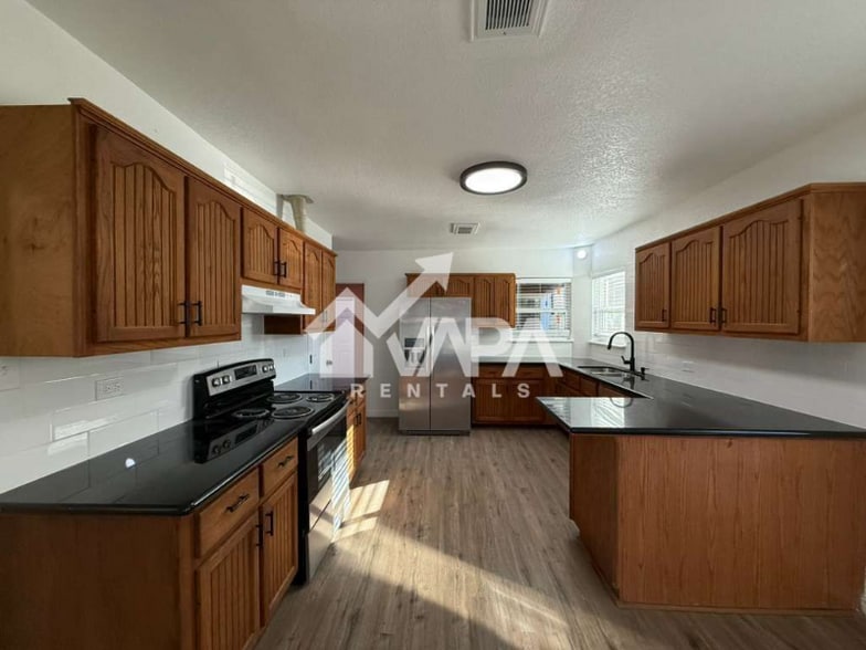 Building Photo - 302 Bonair Dr