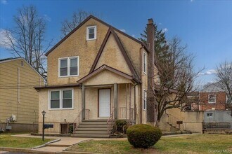 Building Photo - 95 King St