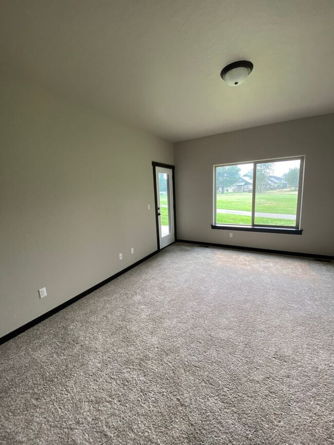 Building Photo - BLANCHARD GOLF COURSE HOME (APP#43)