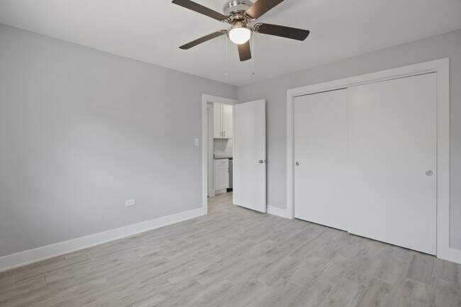 Building Photo - 2537 E 83rd St