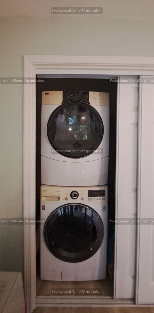 Building Photo - Sun drenched Sanctuary in the heart of the Redwoods minutes from Town