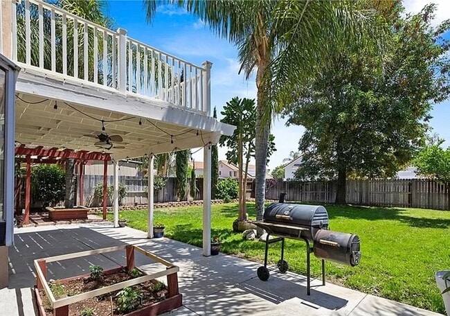 Building Photo - Spacious Two-Story Home in Lake Elsinore
