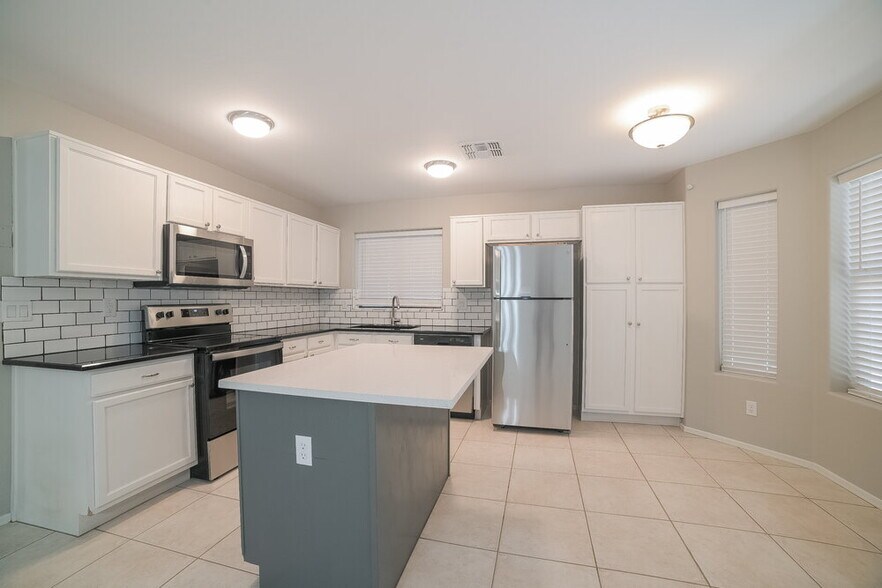 Building Photo - 7496 W Denaro Dr