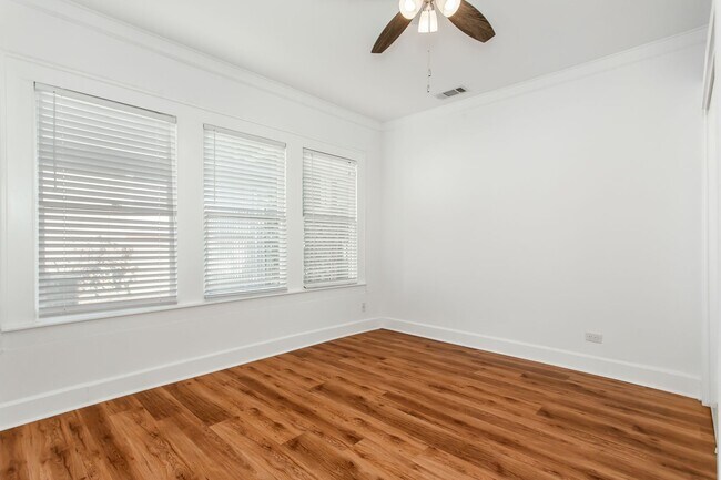 Building Photo - Beautiful Craftsman Style in Junius Heights!