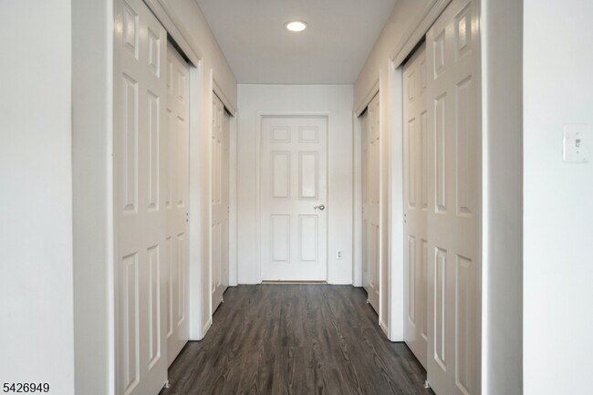 Building Photo - 16 Lagoon Way