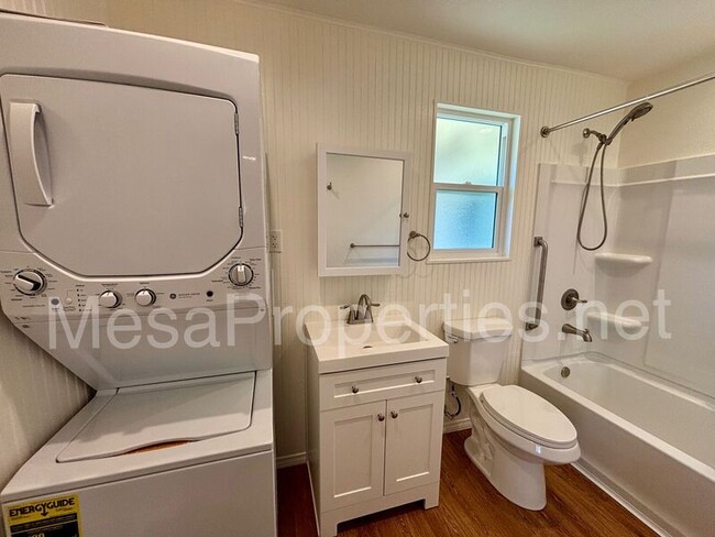 Building Photo - 2621 Fenmead St