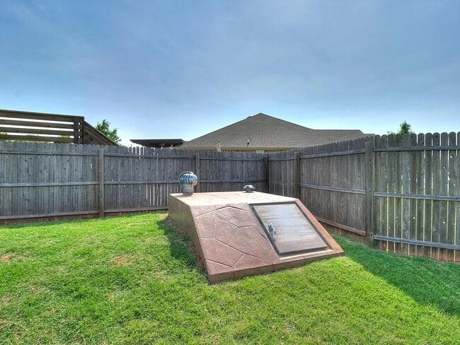 Building Photo - AVAILABLE NOW -  $500 Off First Month | 4-Bed Home in the Heart of Mustang | Storm Shelter & Mode...