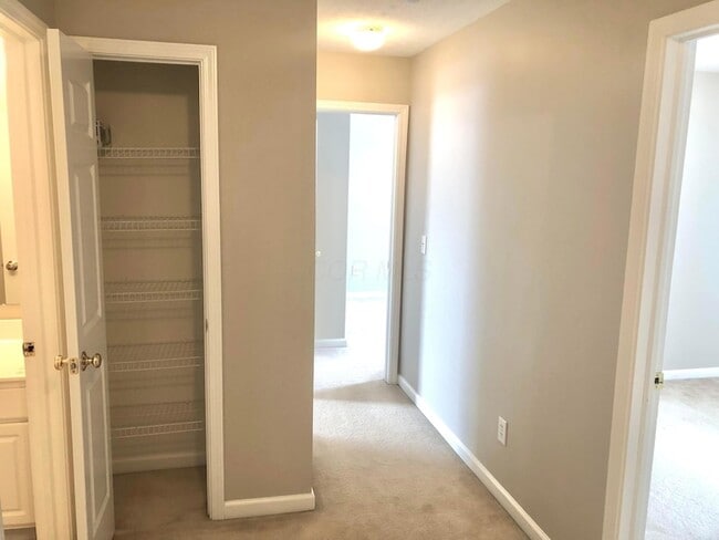 Building Photo - 2916 Abbey Knoll Dr