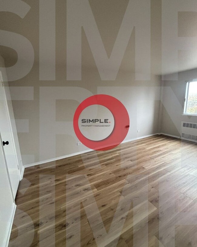 Building Photo - Great Location