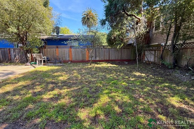 Building Photo - Charming 1 Bedroom Home with Private Yard in Pacifica