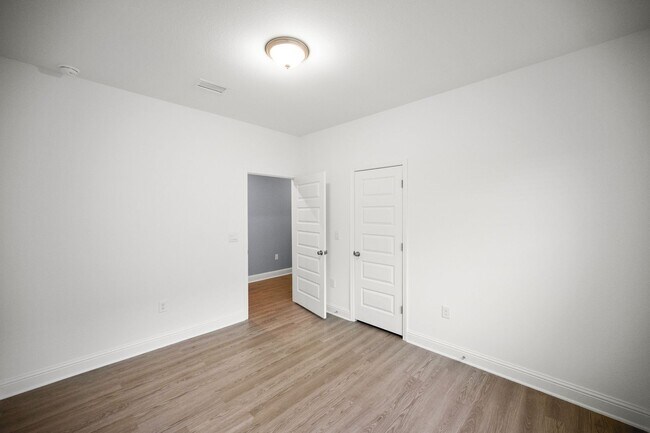 Building Photo - AVAILABLE IN NOVEMBER - Don't miss this op...