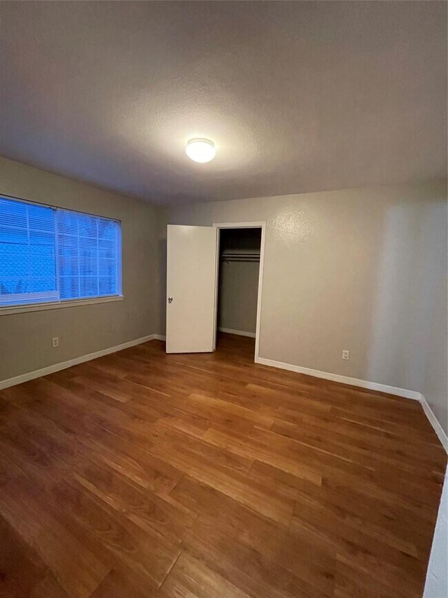 Building Photo - 7206 Twin Crest Dr