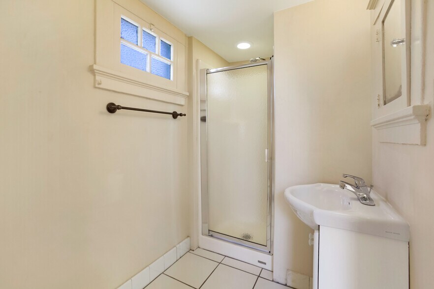 Building Photo - 3618 Napoleon Ave