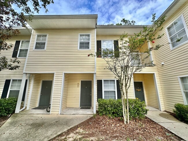 Primary Photo - Stylish 2 bed, 2.5 Bath Condo in Magnolia ...