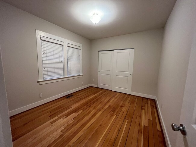 Building Photo - Spacious Two-Story Home on Private Land in the Desirable Issaquah School District