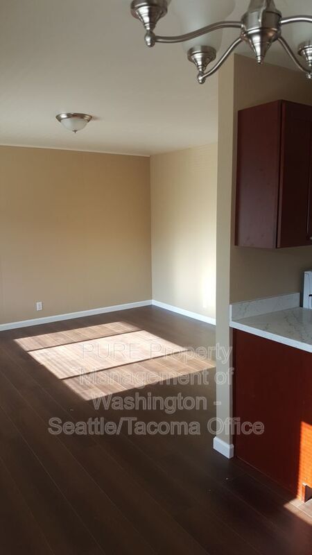 Building Photo - 2215 California Ave SW